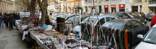 I commercianti di Napoli lottano contro l'abusivismo