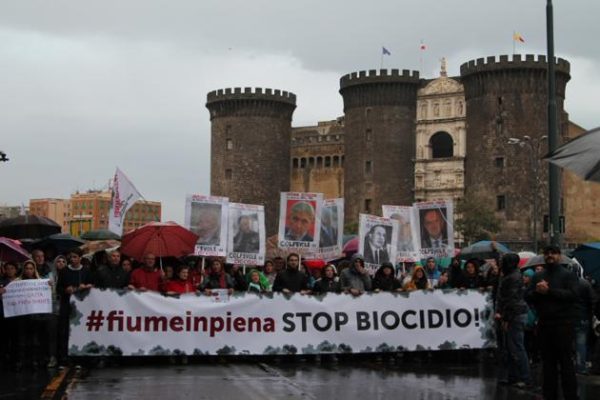 Biocidio: a Napoli la "Guerra è aperta"