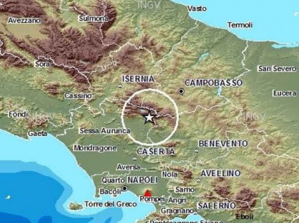 Il terremoto sveglia Napoli