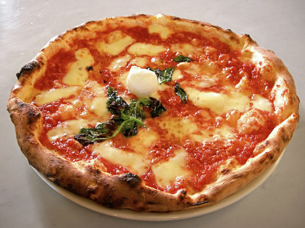 La storica pizzeria Brandi non viene risparmiata dalla crisi