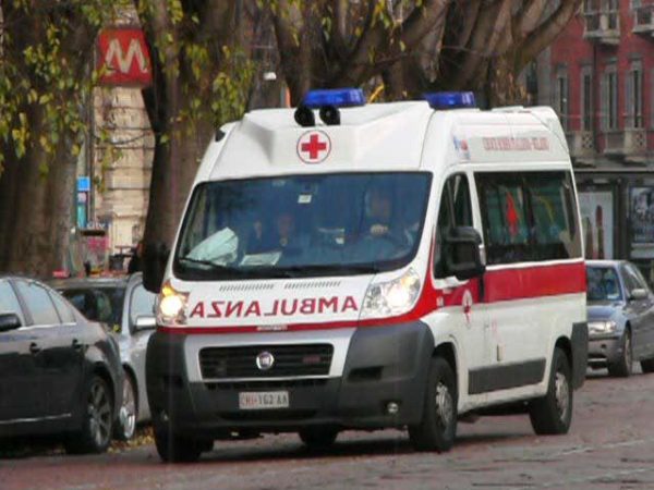 Incendio doloso a Portici, difficoltà di transito per le ambulanze ostacolate dal caos del Granatello
