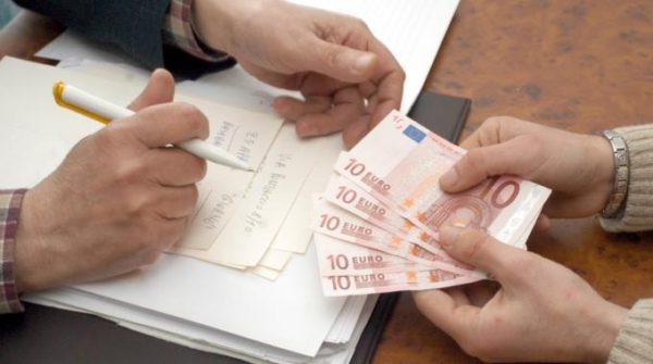 La concessionaria fantasma, truffati automobilisti stabiesi