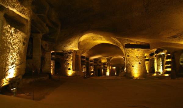 Catacombe di San Gennaro: una maestosa città nel sottosuolo di Napoli