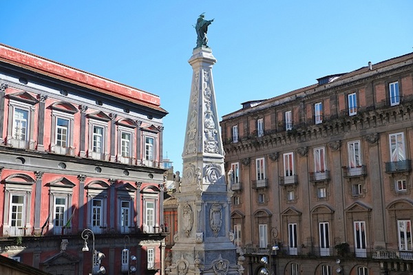 Piazza-San-Domenico-Maggiore