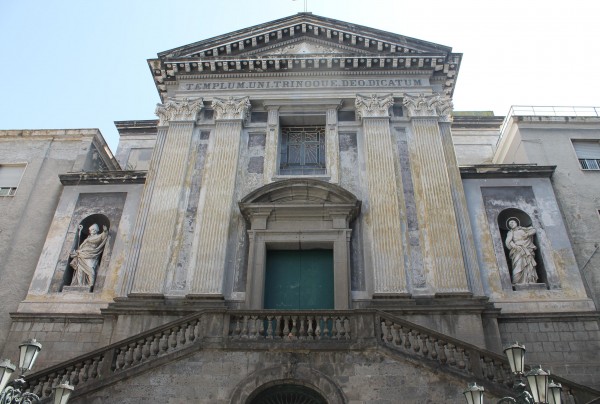chiesa Pellegrini, basso facciata