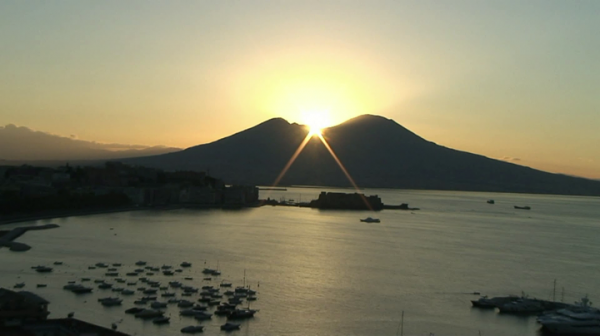 Napoli - Il Vesuvio all'alba