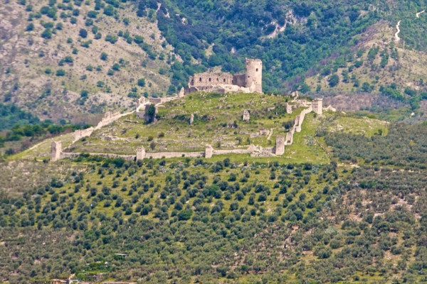 Castello di Avella, foto Panoramio