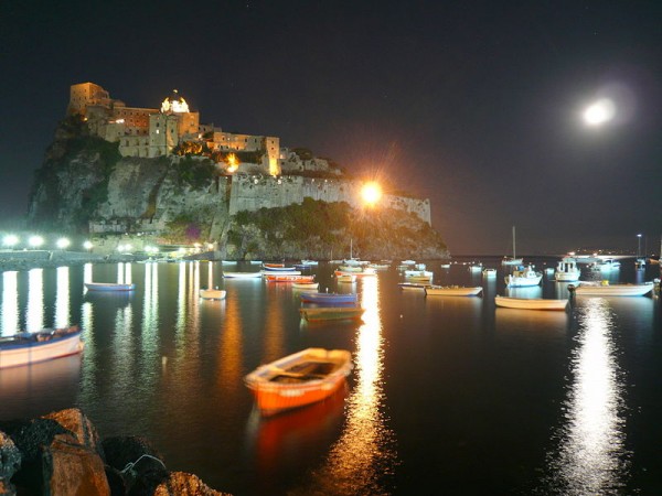Castello Aragonese di notte.