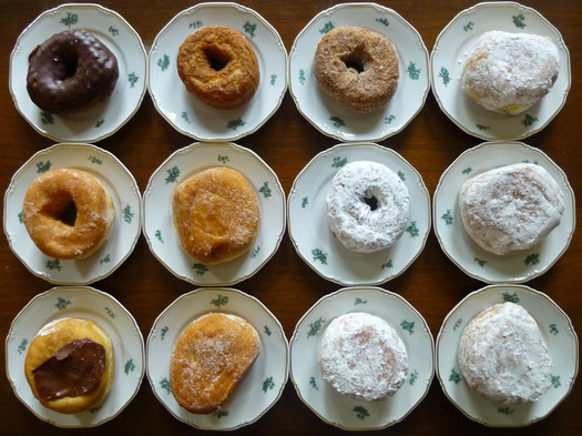 bella_napoli_dozen_donuts_on_plates