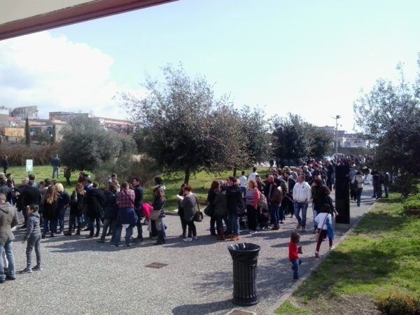 La lunga fila per visitare i resti dell'antica Herculaneum 