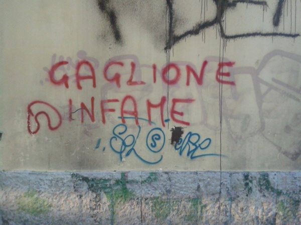 Graffito contro Gaglione