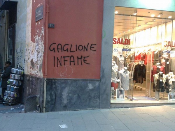 Graffito contro Gaglione, via Roma