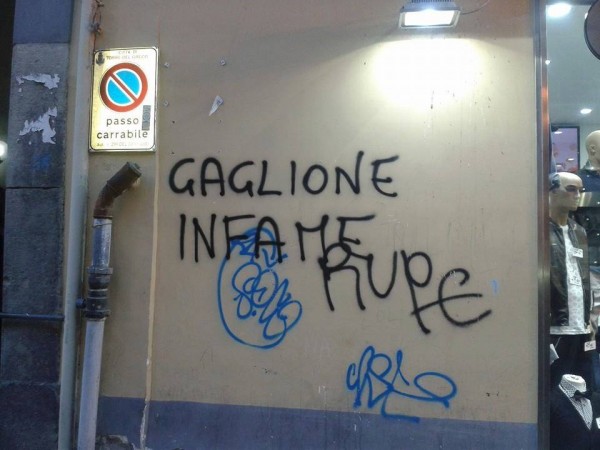 Graffito contro Gaglione