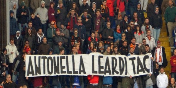 Striscione contro Antonella Leardi