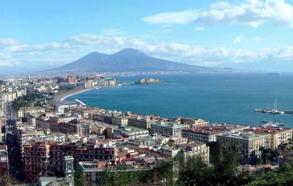 Veduta-di-Napoli-e-del-Vesuvio