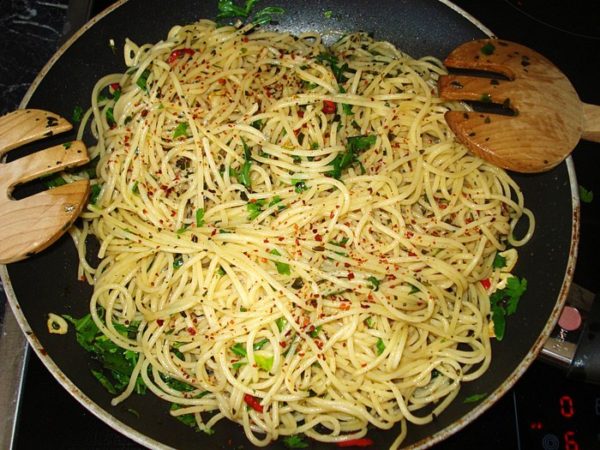 593090-960x720-spaghetti-aglio-olio-e-peperoncino