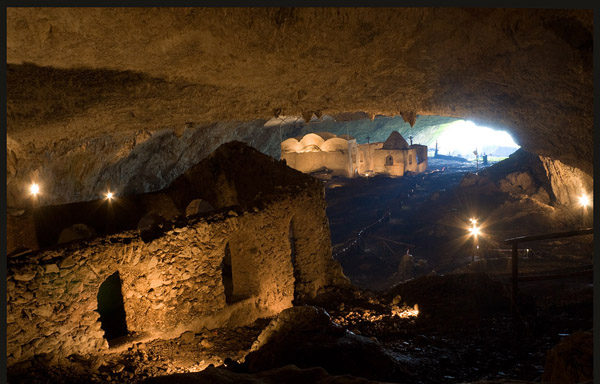 Grotta di San Michele Arcangelo a Olevano sul Tusciano
