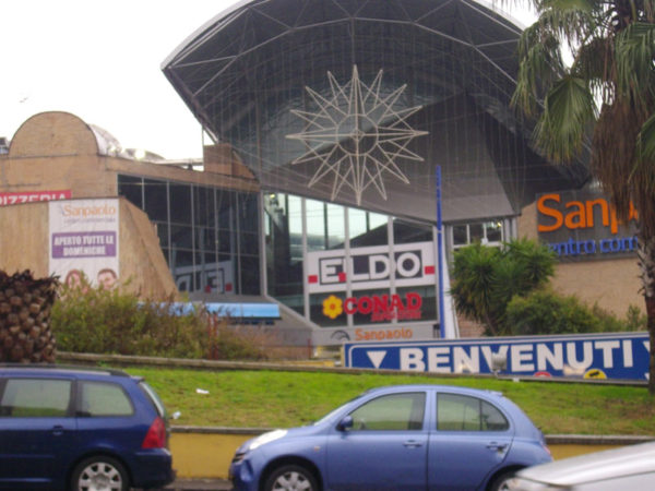 fuorigrotta centro commerciale 