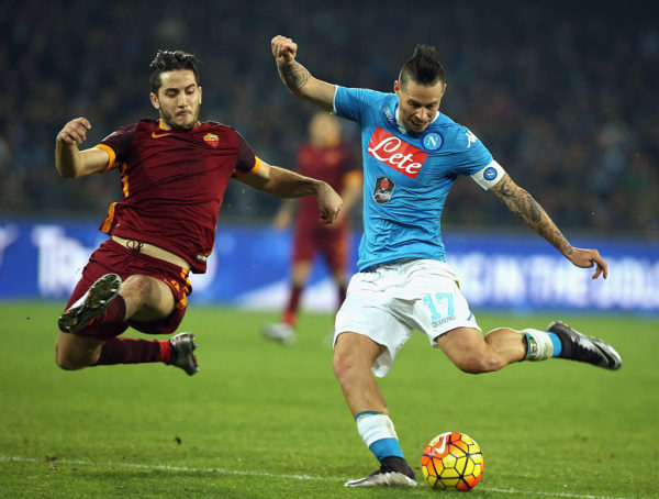 NAPLES, ITALY - DECEMBER 13: Marek Hamsik (R) of Napoli competes for the ball with Kostas Manolas of Roma during the Serie A match betweeen SSC Napoli and AS Roma at Stadio San Paolo on December 13, 2015 in Naples, Italy. (Photo by Maurizio Lagana/Getty Images)
