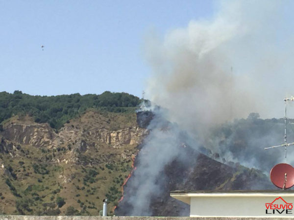 incendio camaldoli soccavo