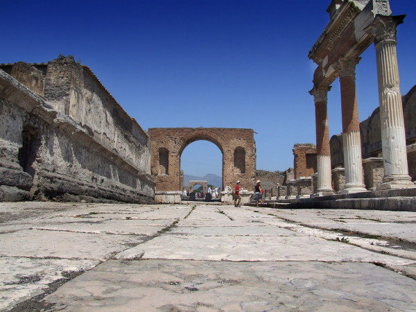 Pompei -  Tempio di Giove e arco onorario