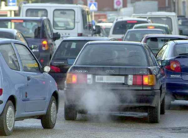A Napoli auto ferme tutto il fine settimana