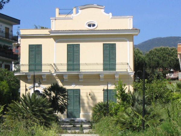 Villa De Nicola