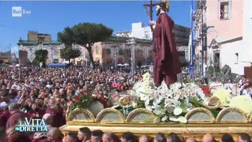 Video. Portici, la processione di San Ciro su Rai 1: "4mila pellegrini