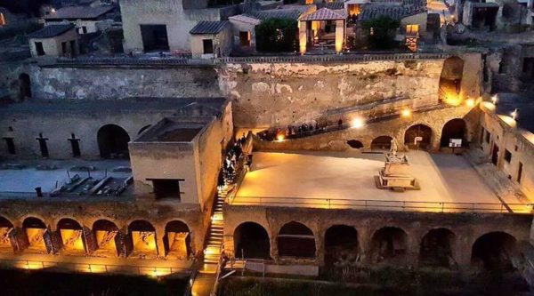 Scavi di Ercolano di Notte