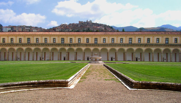 Chiostro della Certosa di Padula
