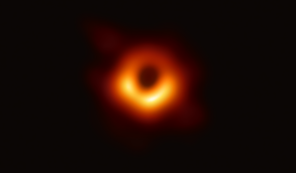 buco nero luce polarizzata