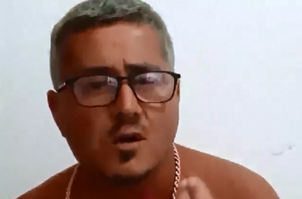 Francesco Emilio Borrelli protesta