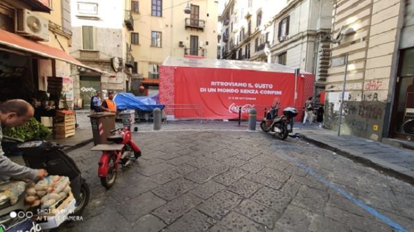 via Lanzieri parcheggiatore abusivo
