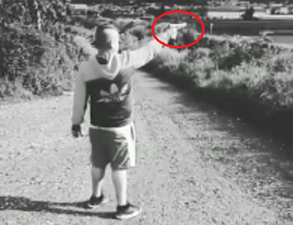 bimbo con pistola instagram