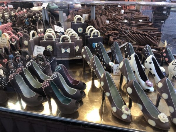 scarpe e borsa cioccolata vomero