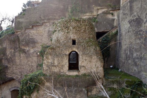 Napoli, Crypta Neapolitana, Parco e tomba di Virgilio © FAI - Fondo Ambiente Italiano 1