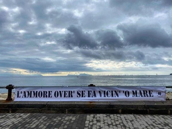 L'ammore over' se fa vicin' ô mare