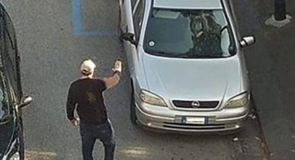 Il carro attrezzi fa razzia di auto durante Napoli Bologna