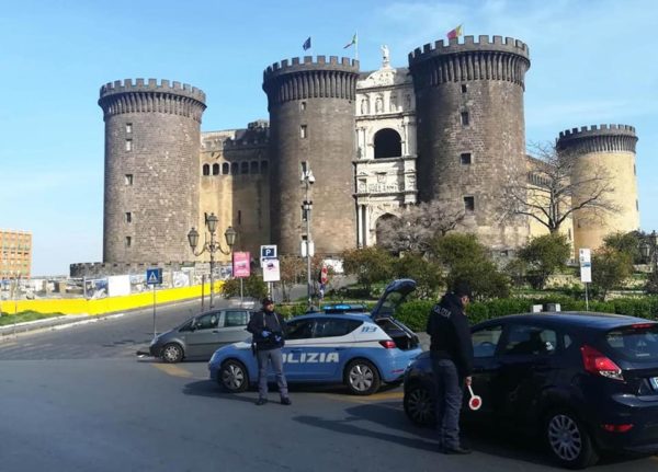Coronavirus Napoli: tutti a casa nel weekend di Pasqua, poche multe Coronavirus Napoli: tutti a casa nel weekend di Pasqua, poche multe