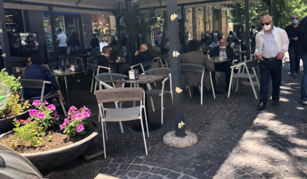 Decreto locali, tavolini