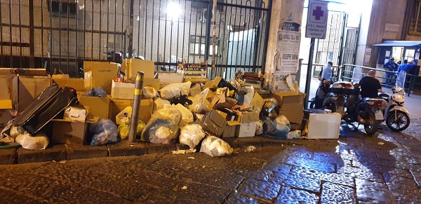 Vecchio Pellegrini immondizia