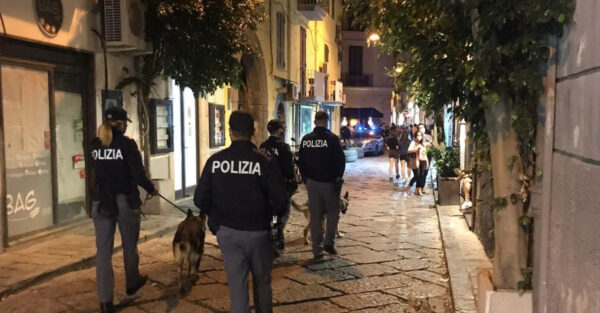 Napoli, ragazzino accoltellato dopo il coprifuoco: i motivi sono futili