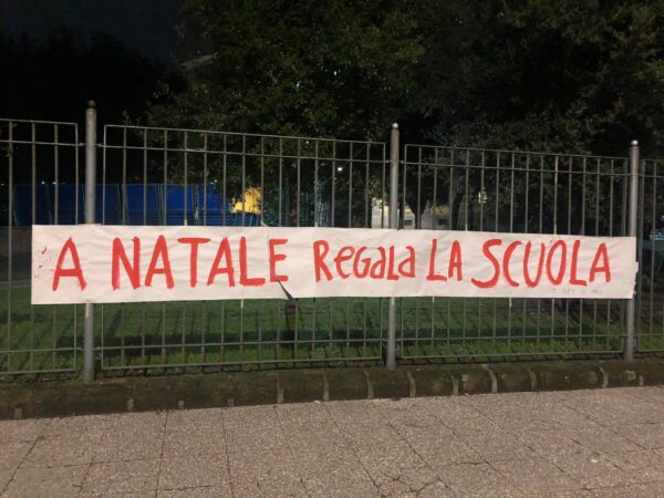 napoli regala scuola due
