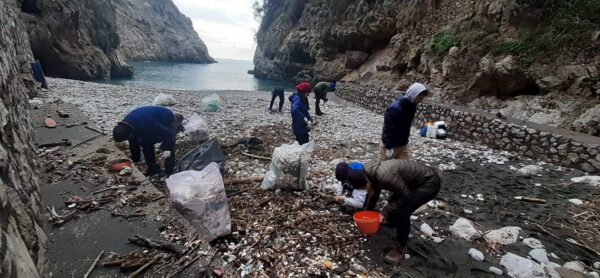 rifiuti punta campanella