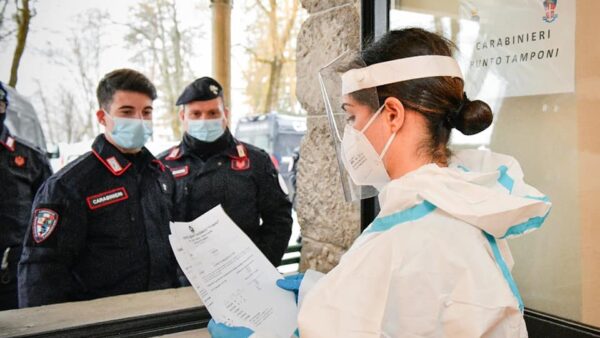 Regione Campania: si parte coi vaccini anti Covid per le Forze dell'Ordine