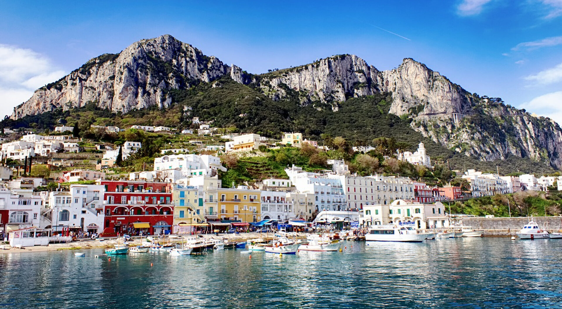 Capri, porto turistico sold out fino a settembre: non c'è posto nemmeno per uno yacht