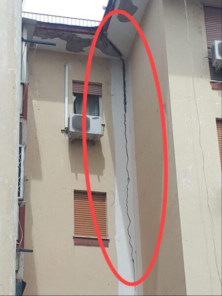 Evacuato stabile a Fuorigrotta