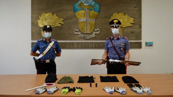 Rapina con passamontagna e fucili tra di loro un percettore RdC