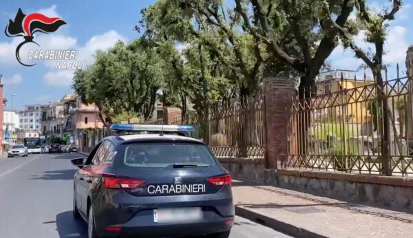 evade arresti domiciliari