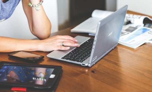 ragazza lavoro proposta osé